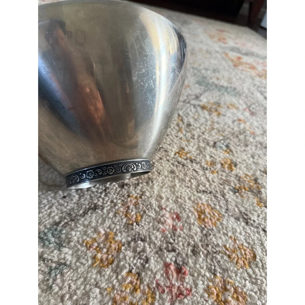 Oneida Custom 18/8 Stainless Steel Footed Bowl Floral Embossed Base Silver 9.25